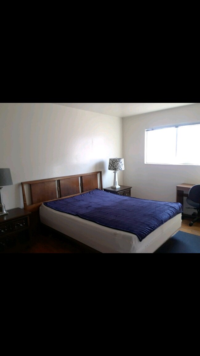 Building Photo - 828 E 200 S