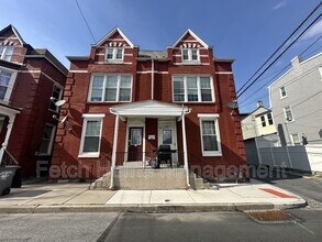Building Photo - 825 Church St
