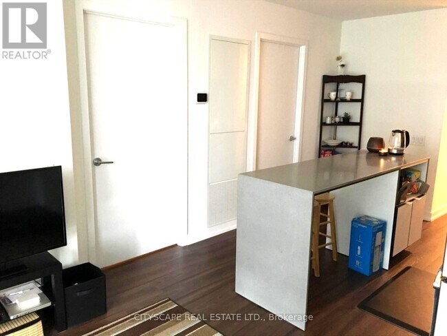 Photo du bâtiment - 4065 Confederation Pkwy