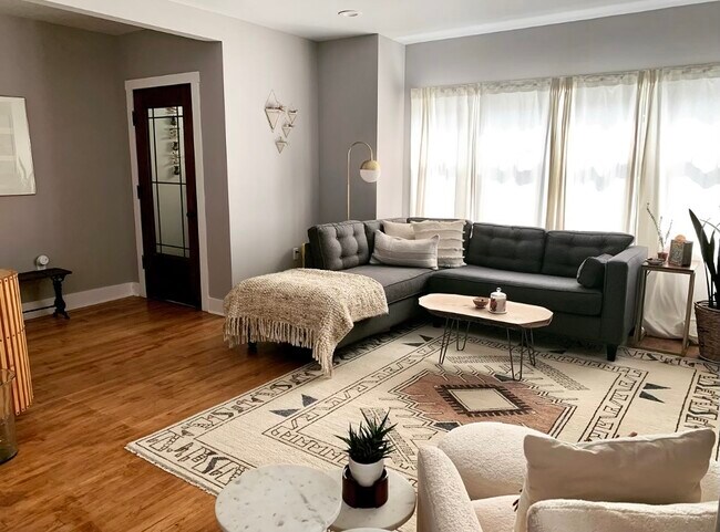 Entry - 2135 N 63rd St