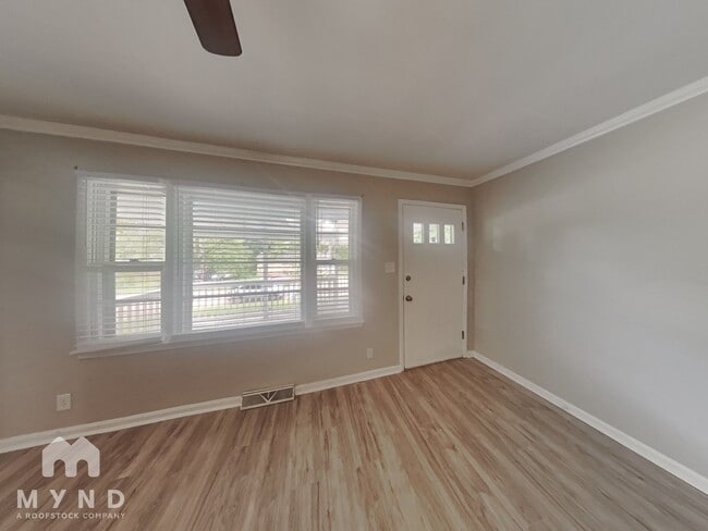 Building Photo - 609 Marguerite Dr NW