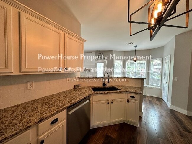 Building Photo - 2758 Suttonwood Way NE