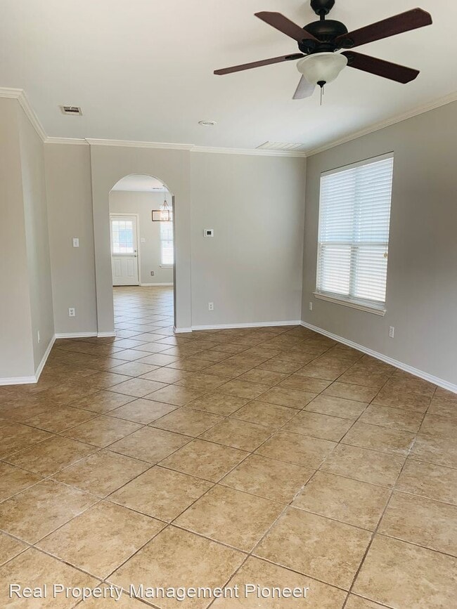 Building Photo - 3 br, 2.5 bath House - 9817 Birch Dr.