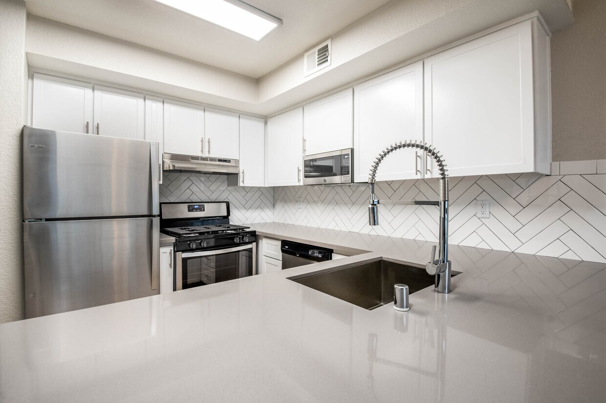 Shore Park at Riverlake 7952 Pocket Rd Sacramento, CA Apartments