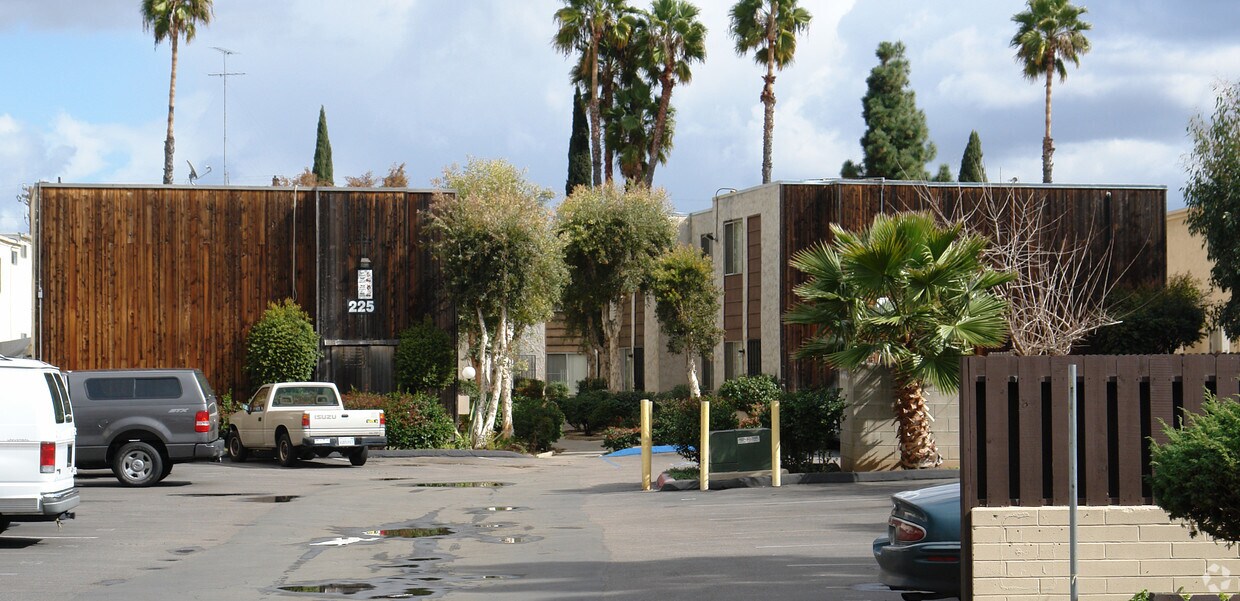 Primary Photo - Mollison Townhouses