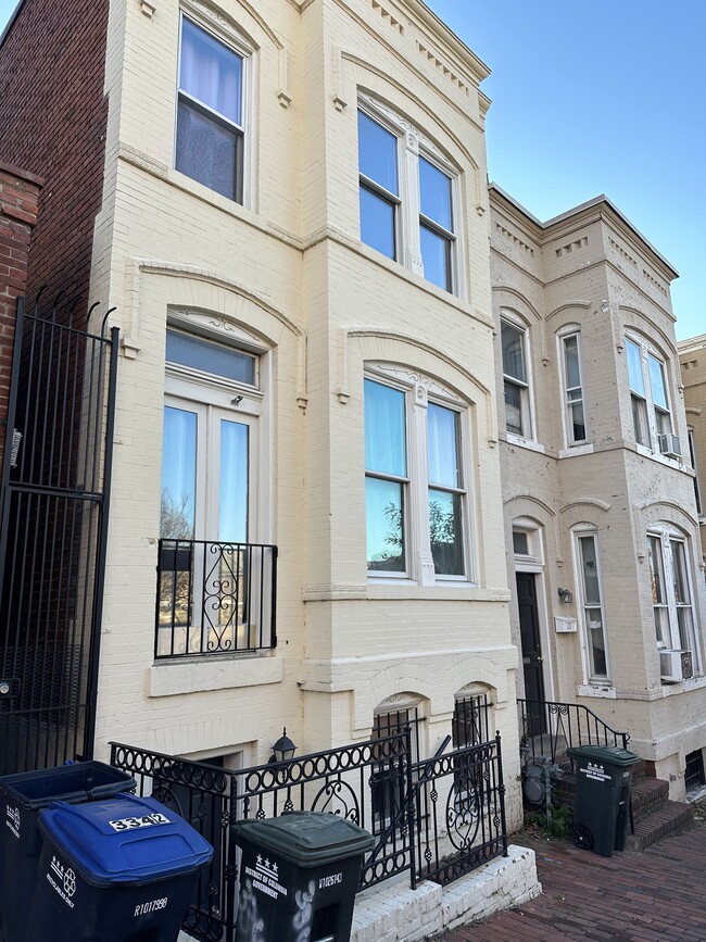 Foto del edificio - 1219 34th St NW