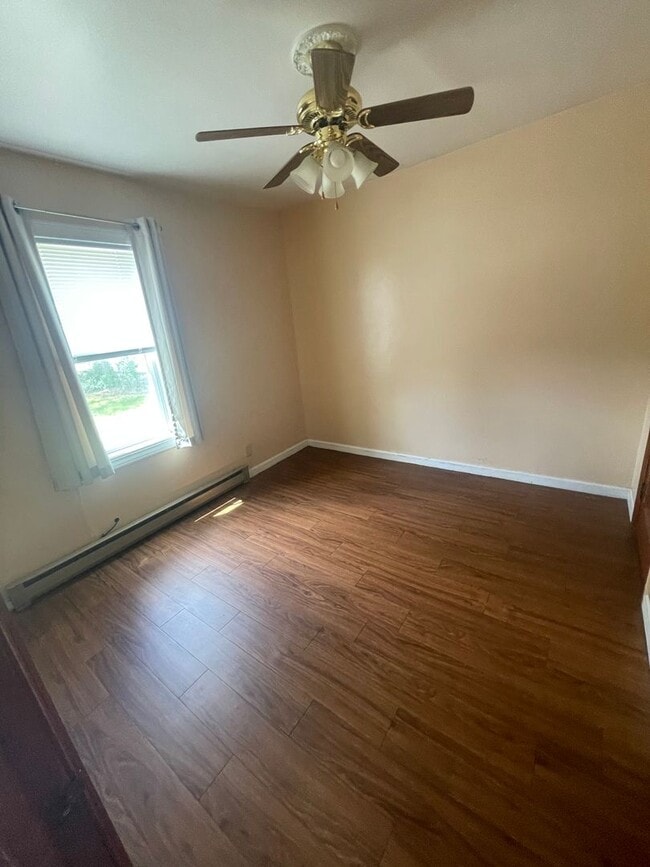 Building Photo - 307 9th Ave NE