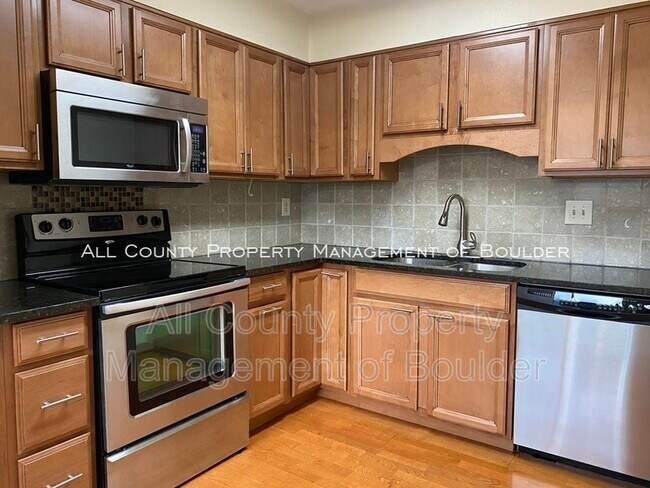 Foto del edificio - 5540 Stonewall Pl