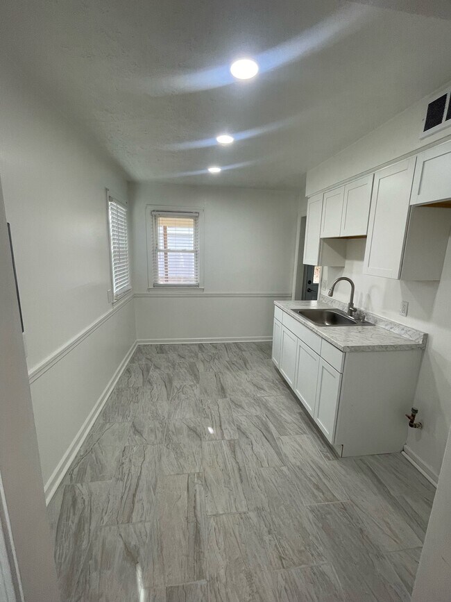 Building Photo - 1539 Wakefield Ave