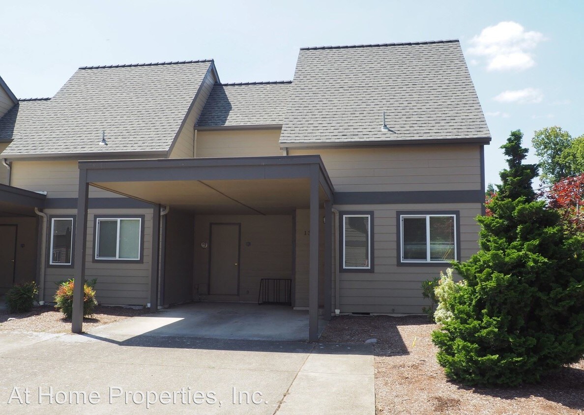 Primary Photo - 1315 SW Maple Tree Ct