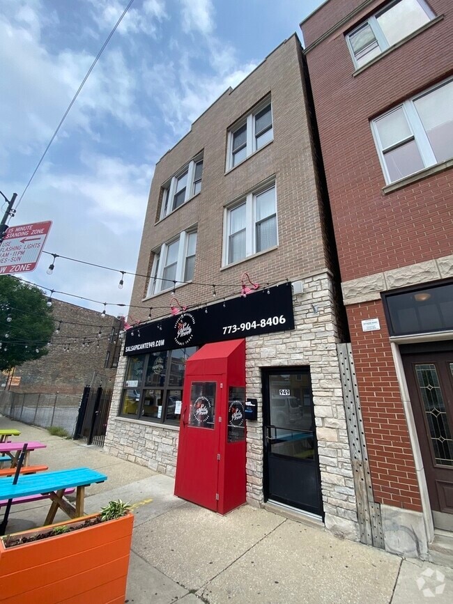 Building Photo - 949 N Western Ave