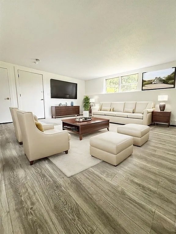 Foto del edificio - 1 Town House Ln