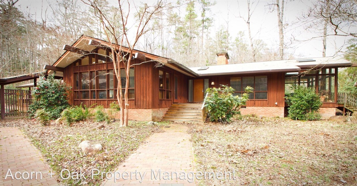 Primary Photo - 5 br, 3 bath House - 604 Brookview Drive