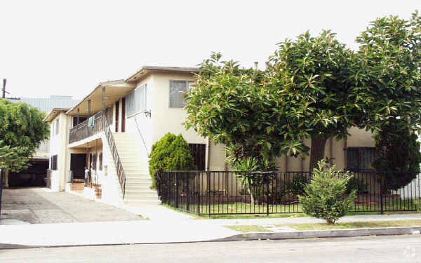 Building Photo - 917 N Hudson Ave