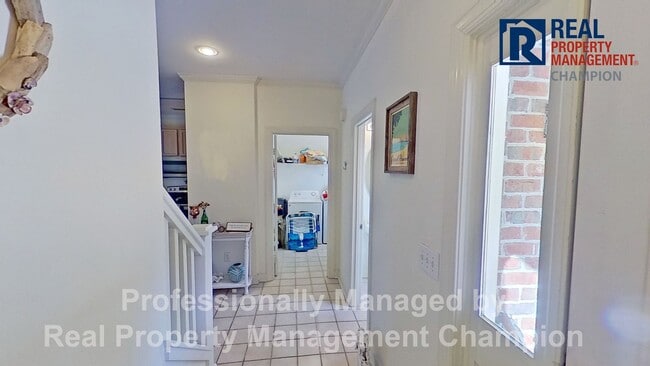 Building Photo - Adorable 2 BD Townhome with Private Patio