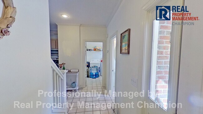 Foto del edificio - Adorable 2 BD Townhome with Private Patio