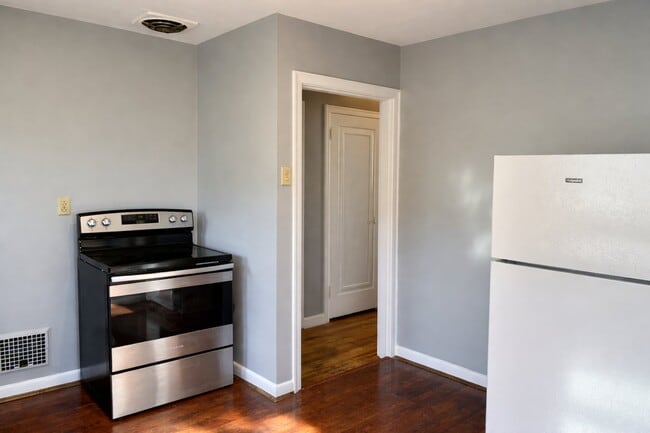 Foto del edificio - 5517 Surrey Ave