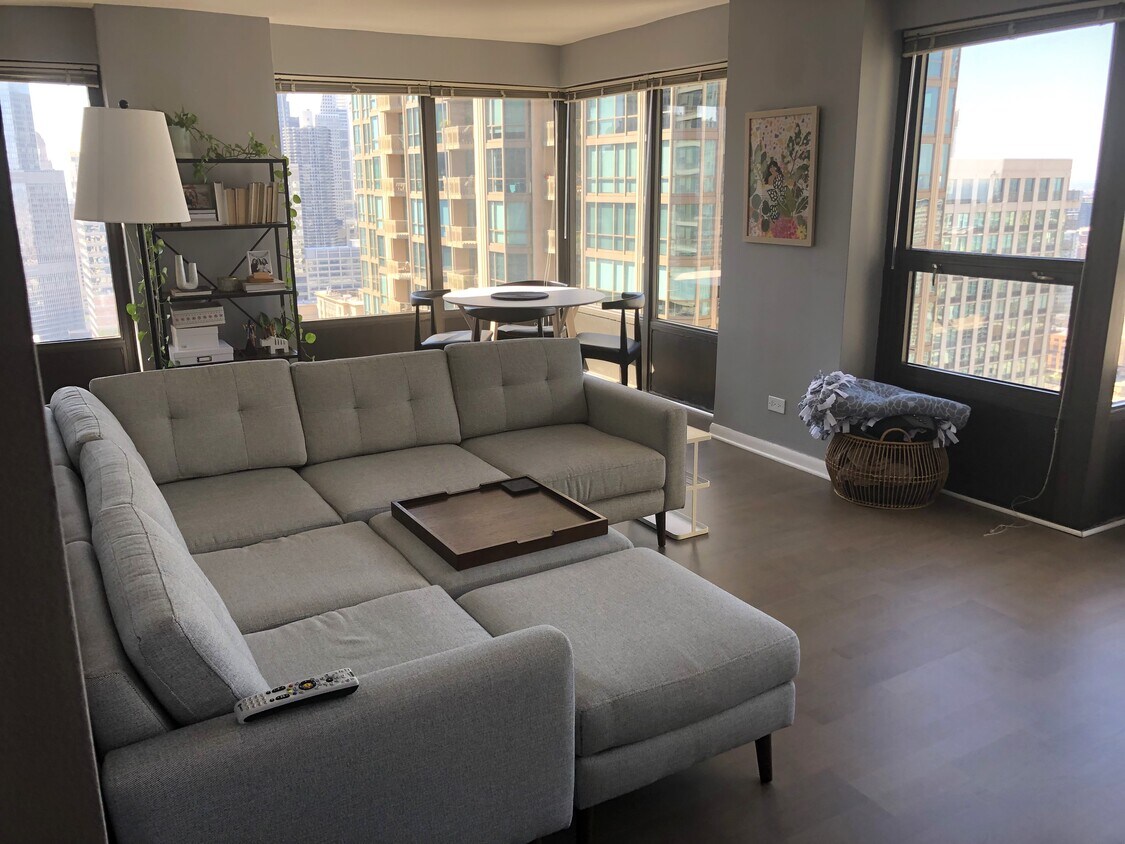 Foto principal - 30 E Huron St
