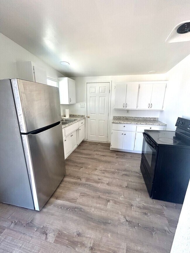 Building Photo - 72662 Sunnyslope Dr