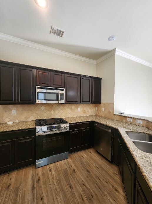 Building Photo - 18145 River Birch Dr