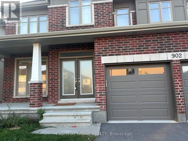 Building Photo - 902 Duxbury Ln