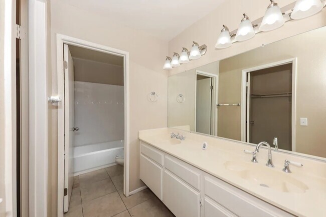 Foto del edificio - 1267 W Wildflower St