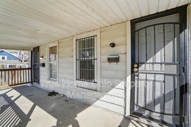 Foto del edificio - 3215-3215 E 5th St