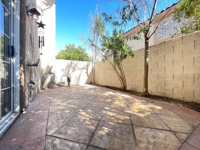 Building Photo - Lovely townhome in The Pueblo Village of S...