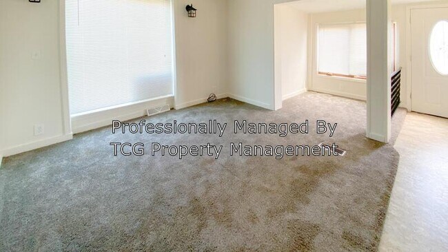 Building Photo - 227 Creve Coeur St