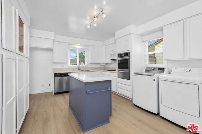 Building Photo - 11236 Rudman Dr