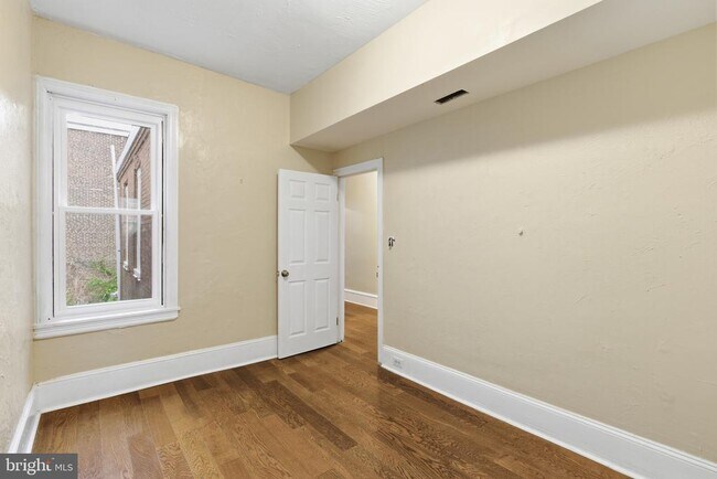 Building Photo - 632 W Cumberland St