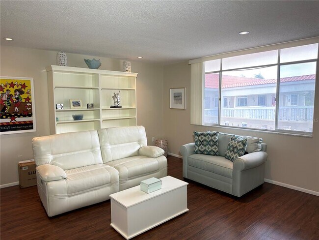 Foto del edificio - 2650 Pearce Dr