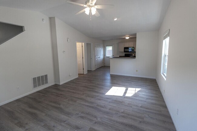 Foto del edificio - 3310 E St Charles Rd
