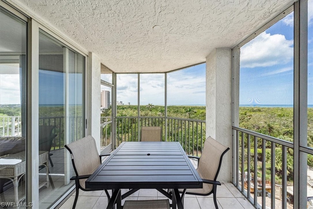 Foto del edificio - 6361 Pelican Bay Blvd