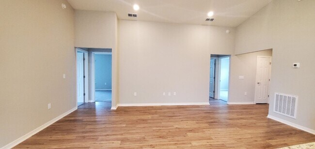 Foto del edificio - 4-Bedroom, 2-Bathroom in Villamar Winter Haven