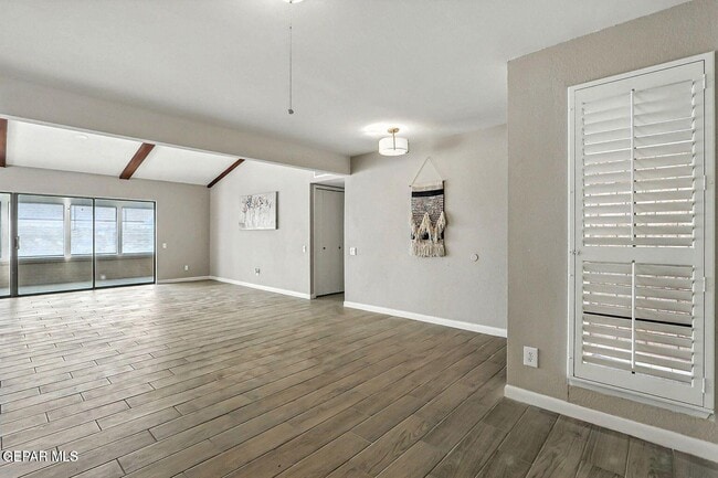 Building Photo - 11273 Ivanhoe Dr