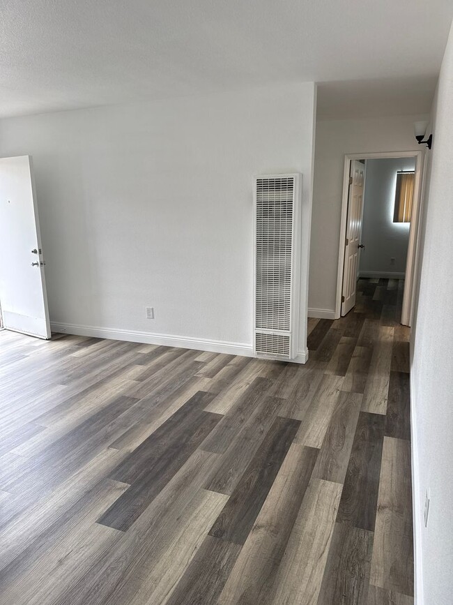 Foto del edificio - 4077 Oakcrest Dr