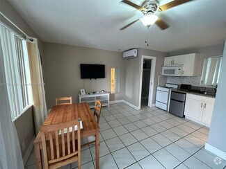 Building Photo - 90 Isle of Venice Dr