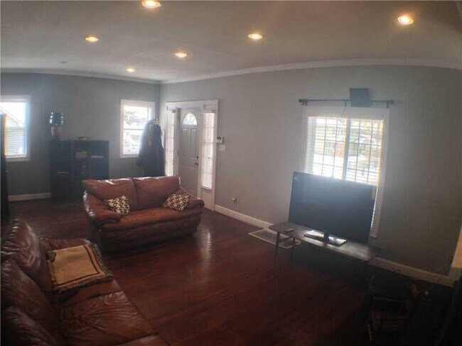 Building Photo - 2701 Highland Pl