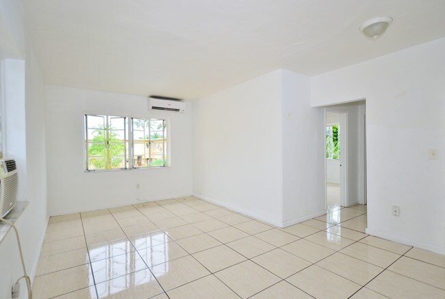 Building Photo - 8330 Crespi Blvd