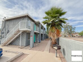 Building Photo - 909 E Roosevelt St