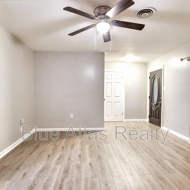 Photo - 608 W Pleasantview Dr House