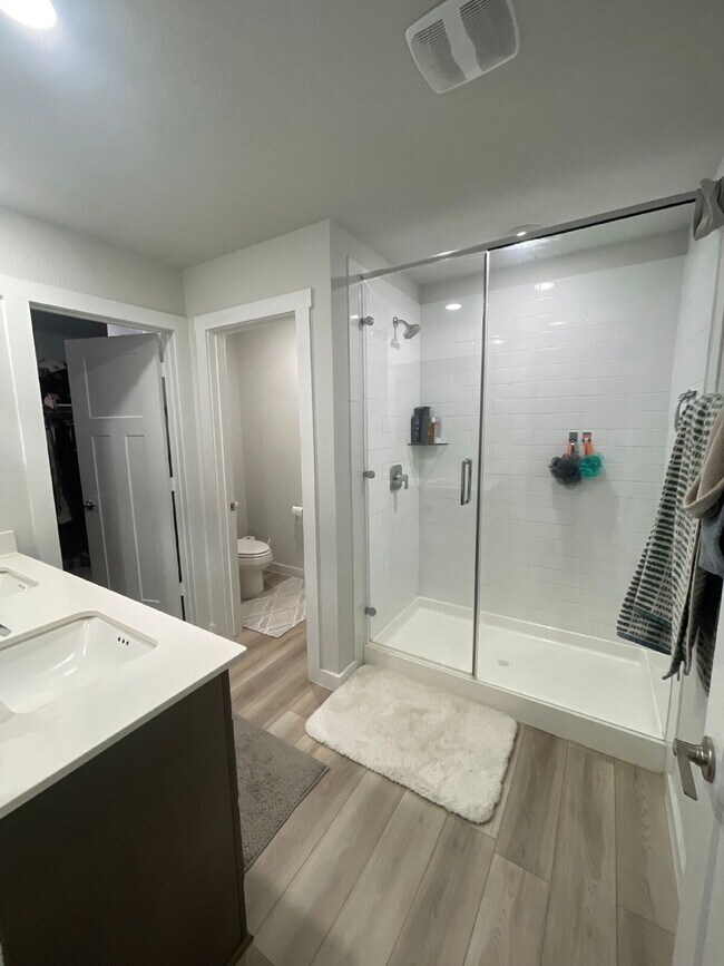 Building Photo - Home Sweet Home!