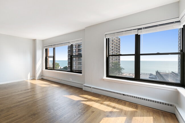 Foto del edificio - 5858 N Sheridan Rd