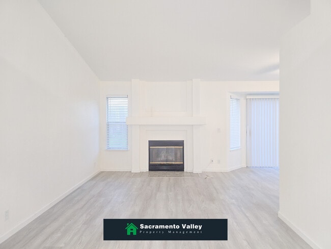 Foto del edificio - 6916 Shady Woods Way