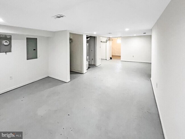 Building Photo - 3402 St Ambrose Ave