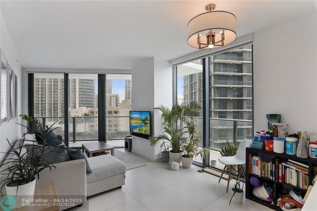Foto del edificio - 501 NE 31st St