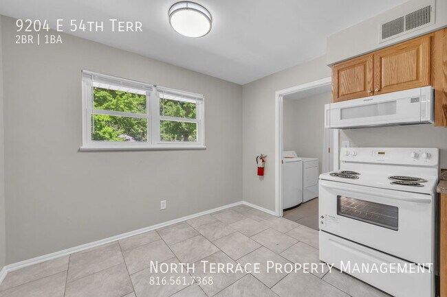 Building Photo - Freshly Renovated 2BR with W/D in Raytown