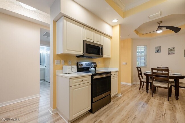 Foto del edificio - 1799 Four Mile Cove Pkwy