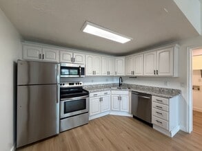 Building Photo - 600 N 2450 E